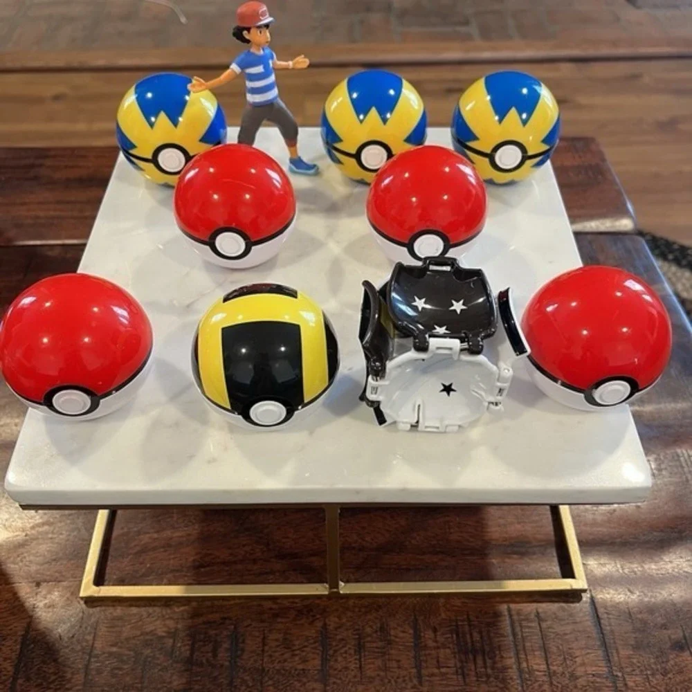 Pokémon Assorted 8 Eight, Ash Ketchum Figurine & Throw And Pop‎ Pokeball